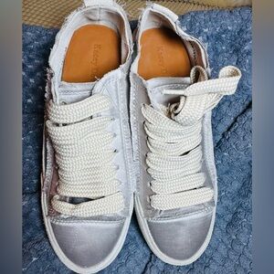 PEDRO GARCIA GRAY/ SILVER SATIN SINKERS